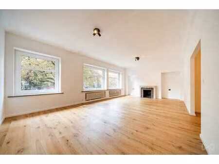 louise - appartement complètement rénové - 3 chambres