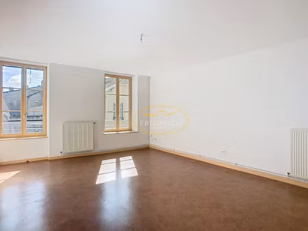 appartement t5 avec entrée indépendante - centre ville de sa