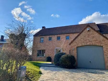 maison 4 façades à louer à la hulpe - 220 m²