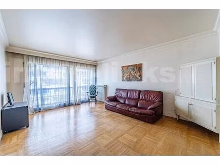 immeuble moderne - 3 pièces  68 m2 - cave et box