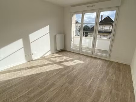 2 pièces 39m2 balcon parking blanc mesnil rer drancy