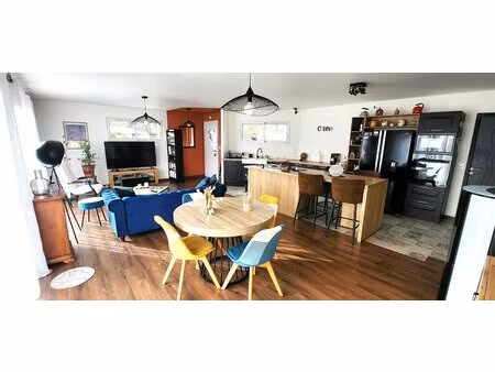 entre forêt et océan maison moderne de plain-pied