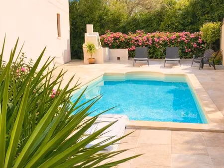 rare à la vente: maison rénovée avec deux logements et piscine