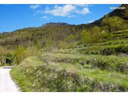 terrain constructible 950 m² - vue dégagée - 30 min de nice