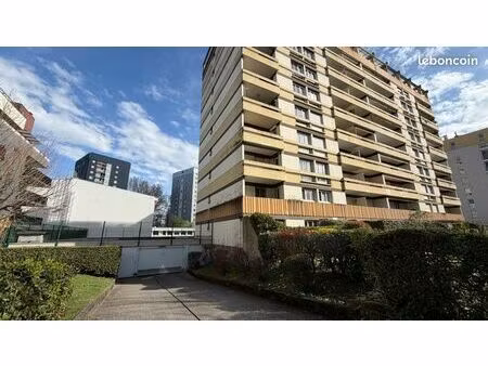 location garage / box 14 m2  proche avenue jean perrot (arret ponsard à 50m)