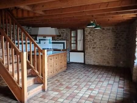 maison en pierre atypique