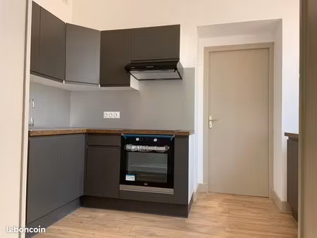 grand appartement t3 bis côté cour avec balcon