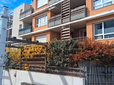 studio meublé dans résidence de standing avec stationnement privé