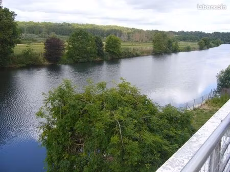 studio dans résidence calme avec terrasse et parking