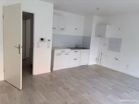studio 36 m² avec jardin 150 m² – résidence récente – gare à 2 min