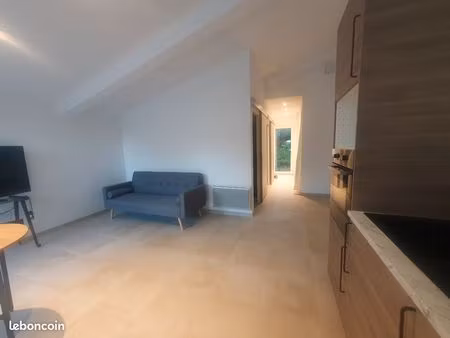 t2 dans villa secteur très calme