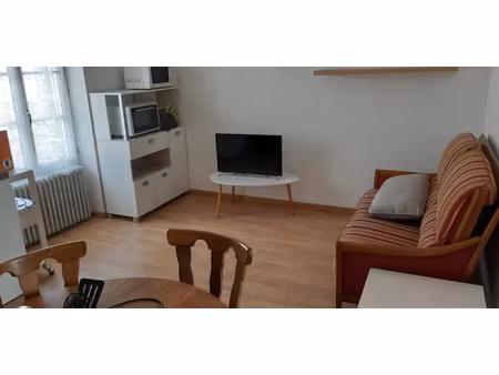 location meublée appartement 2 pièces 30 m² à la roche-posay (86270)  550 €