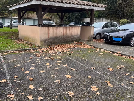 place de stationnement extérieure