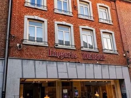 commerce + habitation 3 ch. au centre de florennes