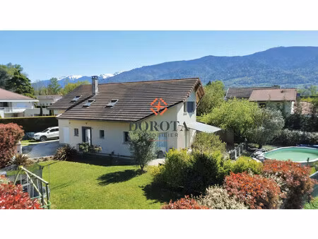 maison d'architecte avec beau jardin et piscine