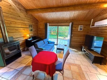 a 1o minutes de parthenay /chalet en bois/ 3 chambres / garage