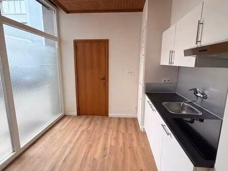 appartement 2 chambres rénové 75m² – €1.095 – peb b