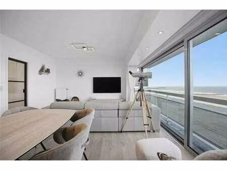 vue frontale sur la mer / pret a emmenager