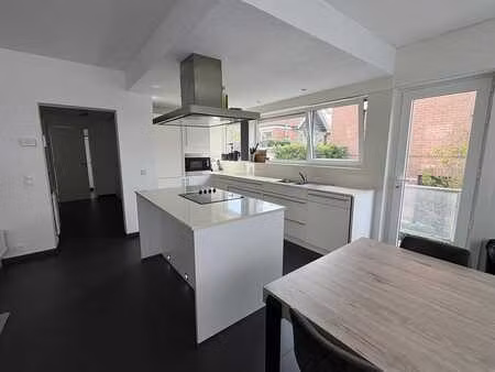 appartement 3 façades  terrasse jardin  2 garages 2 caves