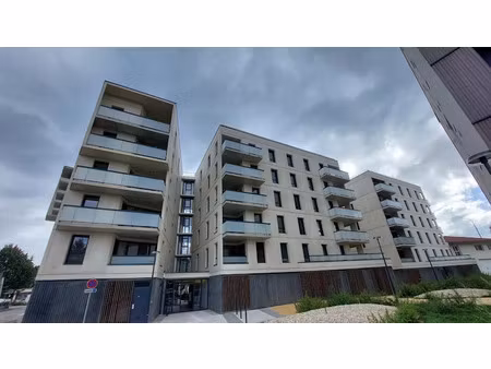 location appartement 3 pièces 68 m² à eybens (38320)  927 €