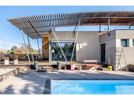 maison d'architecte singulière avec piscine