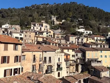 location meublée maison 3 pièces 53 m² à peille (06440)  1 200 €