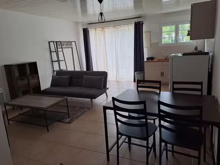 location meublée maison 2 pièces 45 m² à pere (17700)  580 €