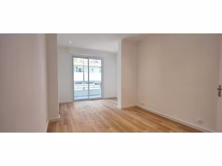 location locaux professionnels 20 m² à antibes (06600)  650 €