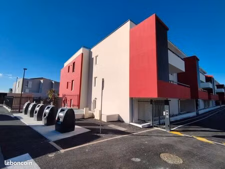 carpentras - proche centre hospitalier - t3 72 m2 entièrement climatisé avec terrasse 14m2