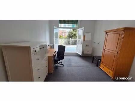 chambre d'étudiant avec terrasse à croix (15 min de lille)