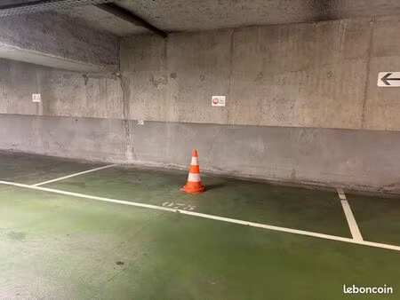 paris 15 : balard - porte d'issy - porte de versailles - corentin celton (disponible imméd