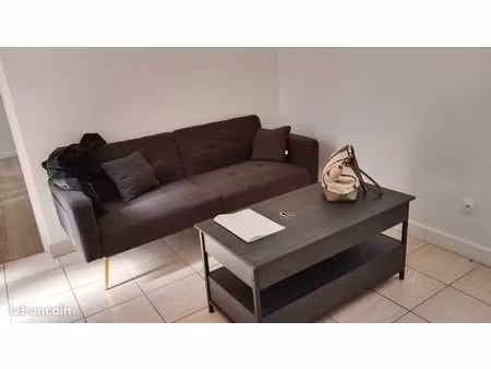 t2 meublé refait à neuf - 5mn à pieds métro carré de soie