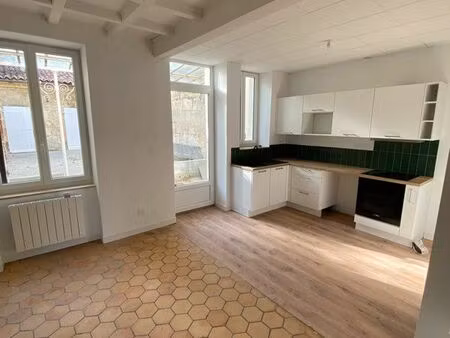 maison centre ville avec grande cour