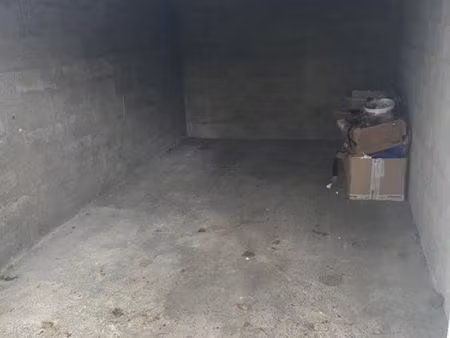 chartrons garage fermé électrifié dans résidence sécurisée