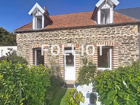 maison en pierres de pays pleine de charme au centre de carteret!