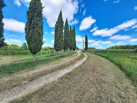 corps de ferme de 560 m² à poudenas