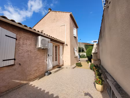 fleury : belle villa de type v d'une surface habitable de 10