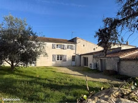 vouillé  maison 6 pièces 157m2