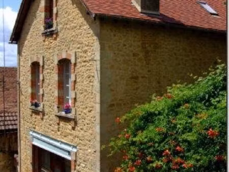 gourdon - belle et spacieuse maison de ville en pierre proche de tous commerces