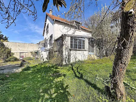 montreuil  au pied du parc des beaumonts  10 min du centre-ville et des metros ligne 9  be