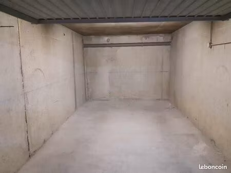 box fermé de 14 85 m² situé dans une résidence sécurisée. possibilité d’installer borne de