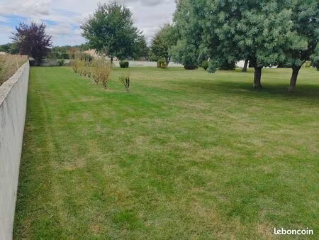 terrain constructible à 10 min de saintes
