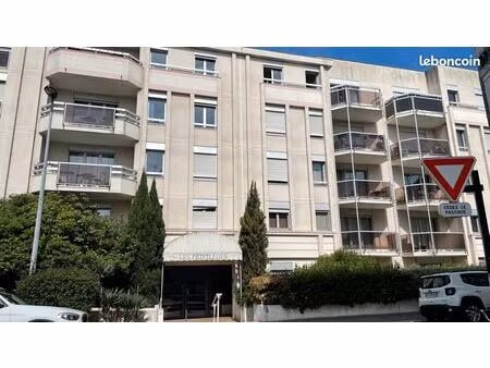 t2 bordeaux tondu dans résidence sécurisée avec gardien  cuisine équipée  tbe