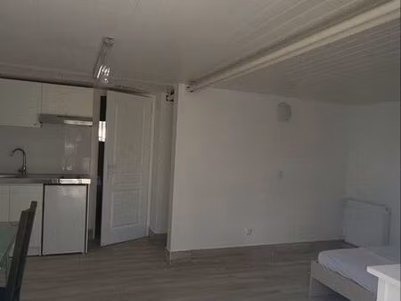 studio 22m2 eau  électricité comprise