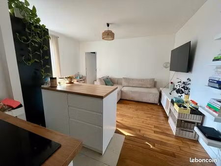 t2 rénové 40 m² – métro à 2 min (ligne 12) – calme – meublé