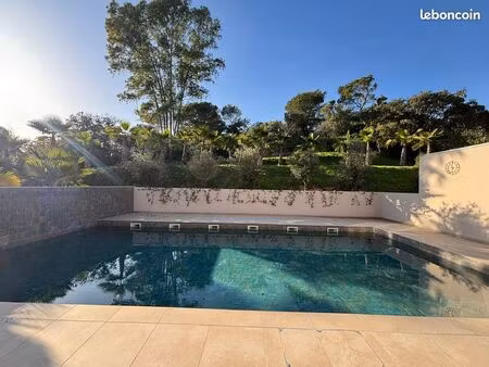 t2 rez de jardin - résidence récente avec piscine privative à valescure