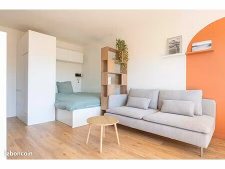 studio meublé 28m2  balcon  parking privé