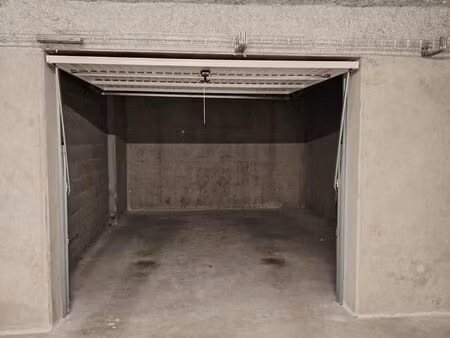 location garage fermé 16 m2
