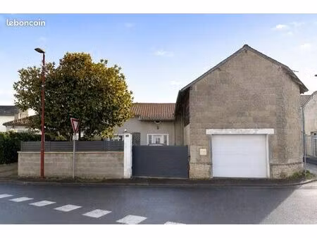 maison de 110m² – 3 chambres – centre de lencloître à pied