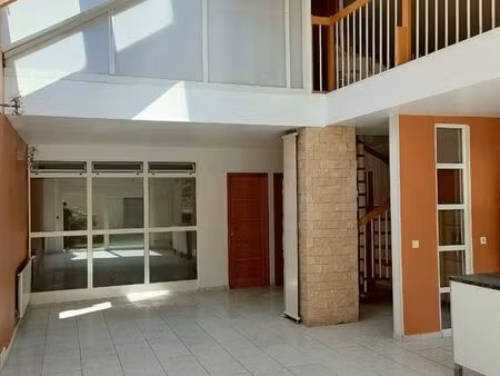 logement invididuel quartier les acacias 110 m2  2 chambres   extérieur 100m2